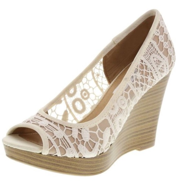 NWT AEO Stacked Heel Lace Peep Toe Wedges 9.5 - Picture 1 of 9